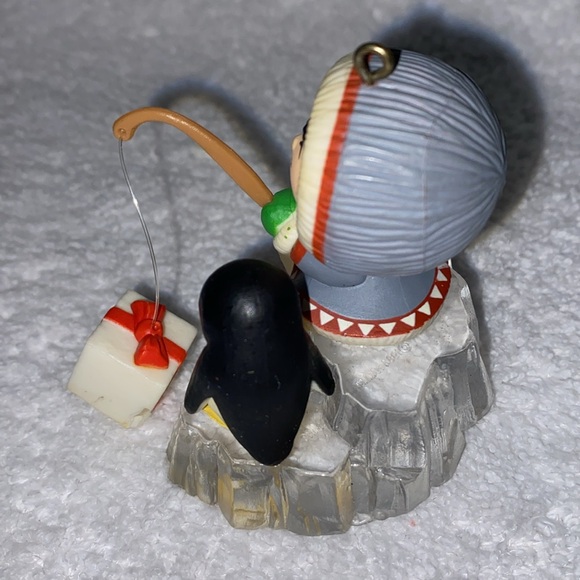 Hallmark Frosty Friends 1984 Ornament 5th in Series No Box Fishing Penguin - Picture 3 of 7